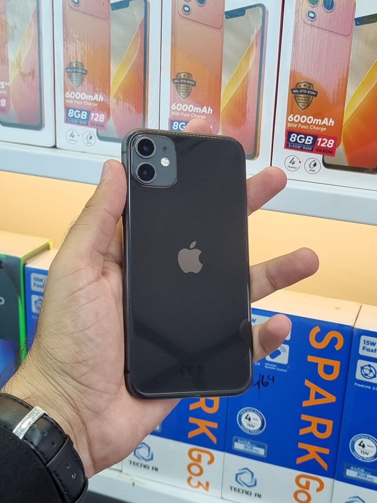 Apple iPhone 11 64GB in Black — photo 2