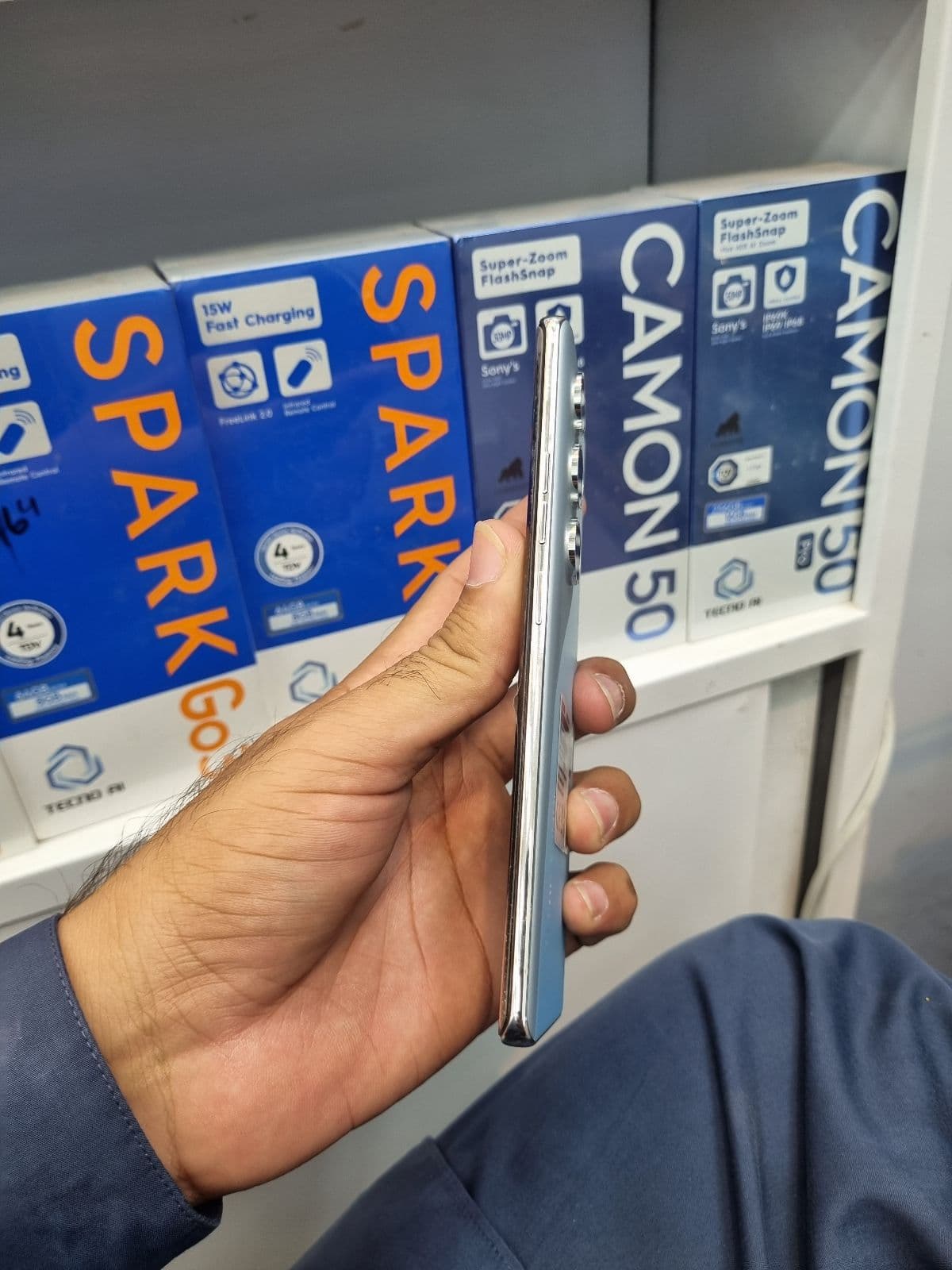 Tecno Camon 40 Pro 5G 8GB / 256GB in Glacier White — photo 3