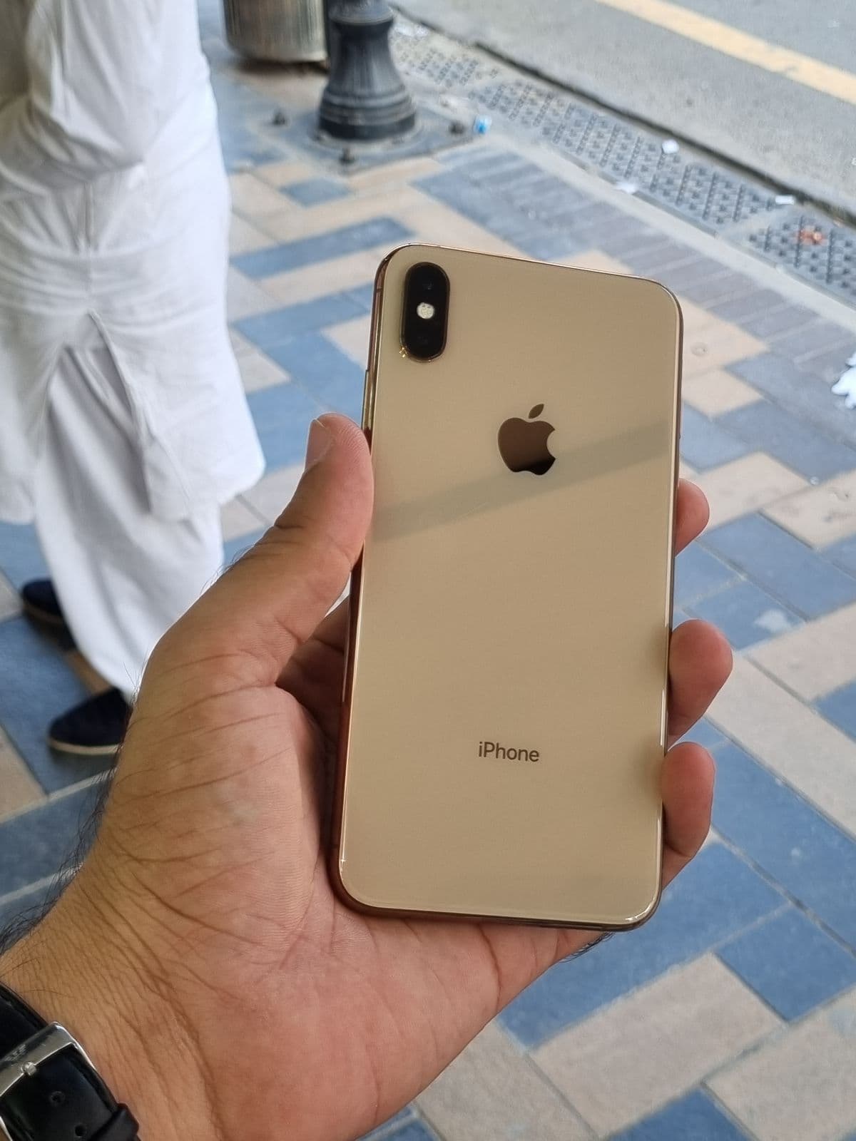 iPhone XS Max · 64GB