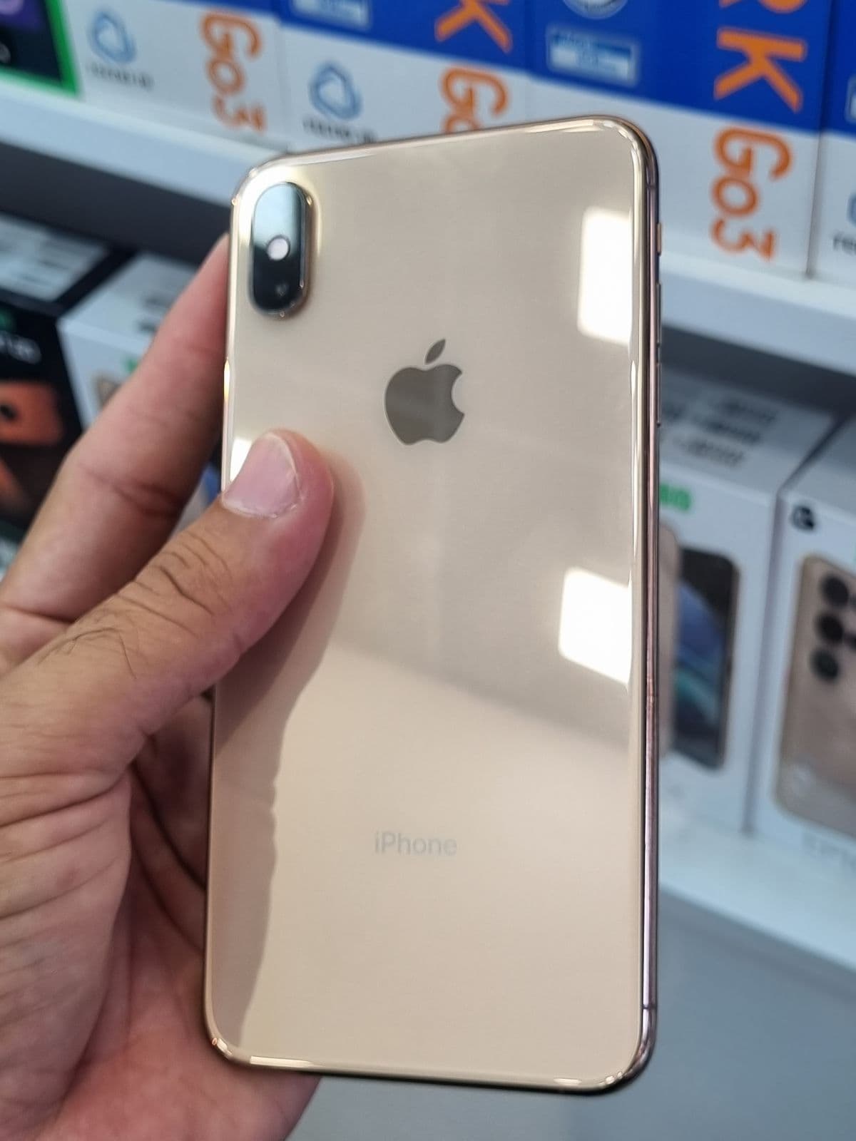 Apple iPhone XS Max 64GB in Gold — photo 2