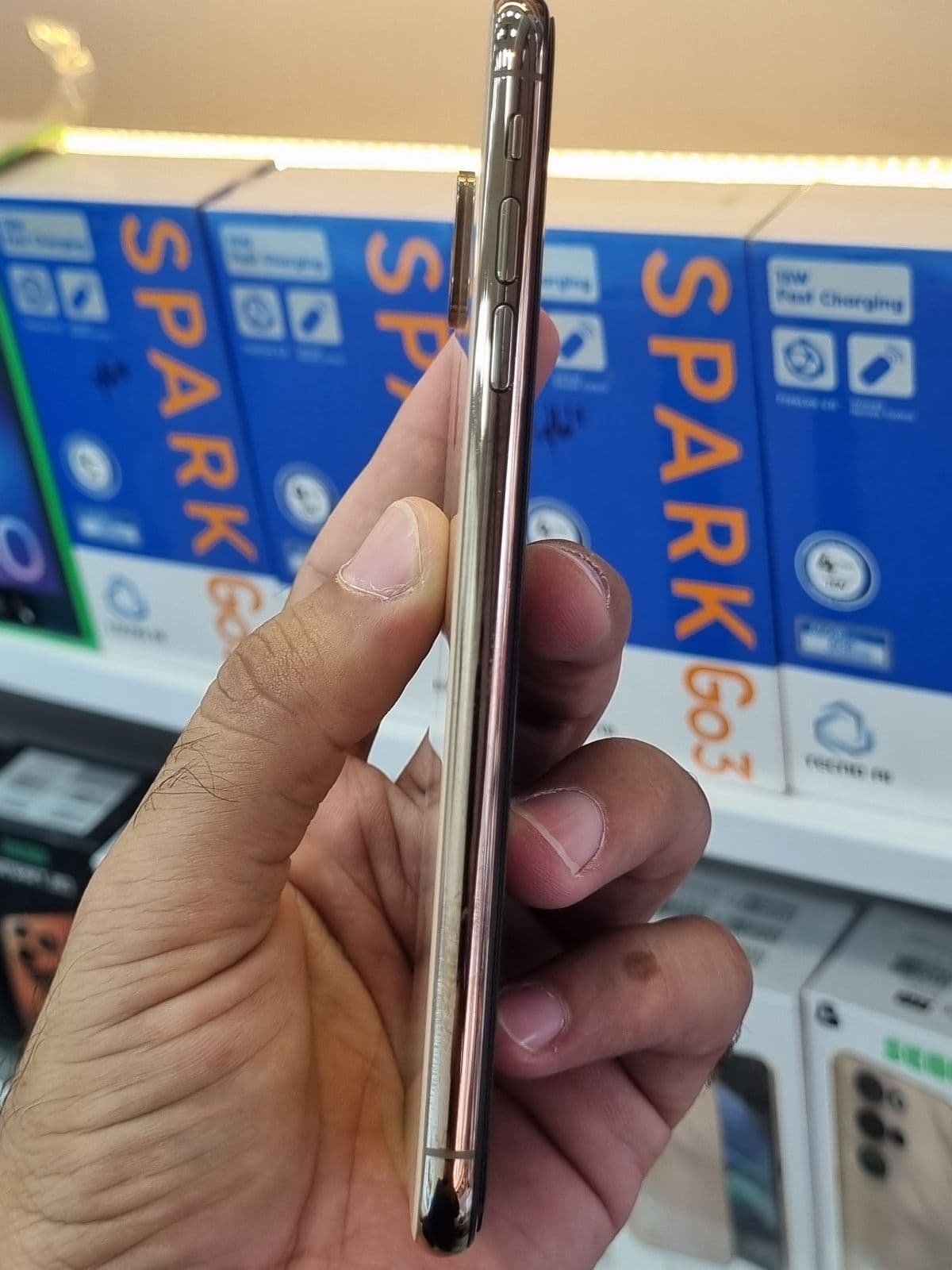 Apple iPhone XS Max 64GB in Gold — photo 3