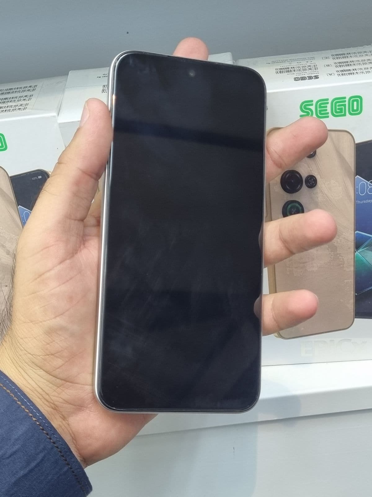Oppo A6s 8GB / 256GB in Ice White — photo 4