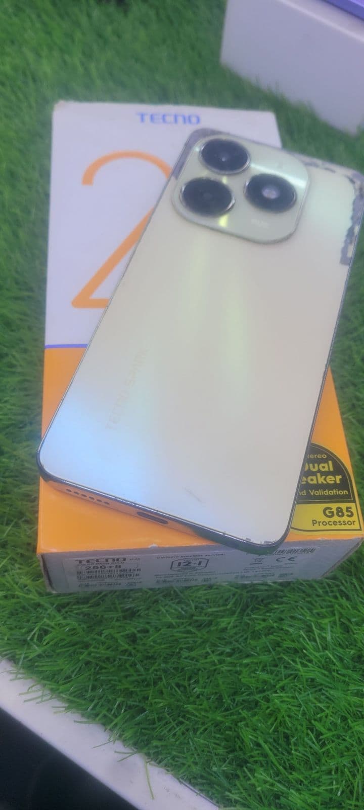 Tecno Spark 20 8GB / 256GB in Neon Gold — photo 1
