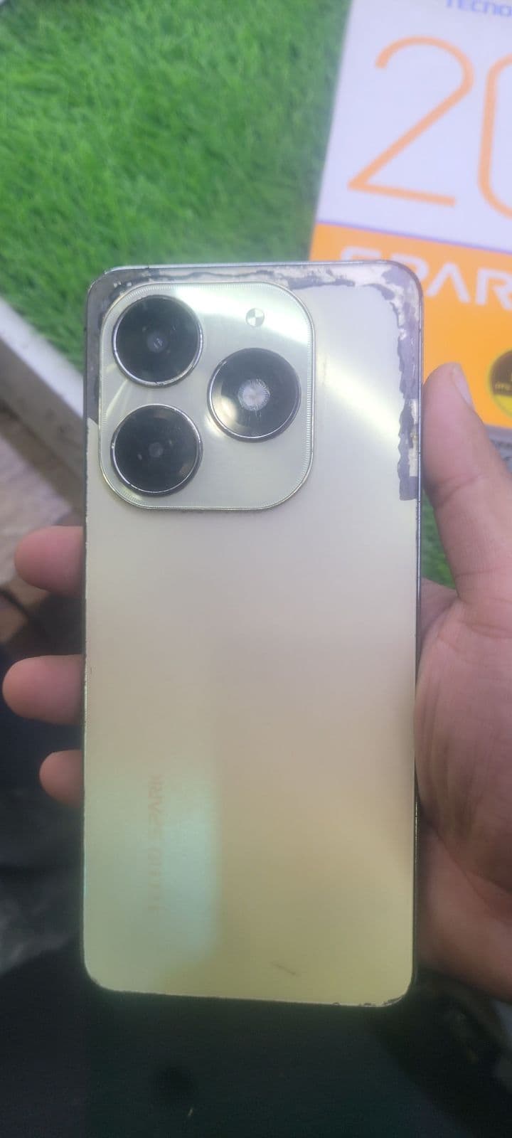Tecno Spark 20 8GB / 256GB in Neon Gold — photo 5
