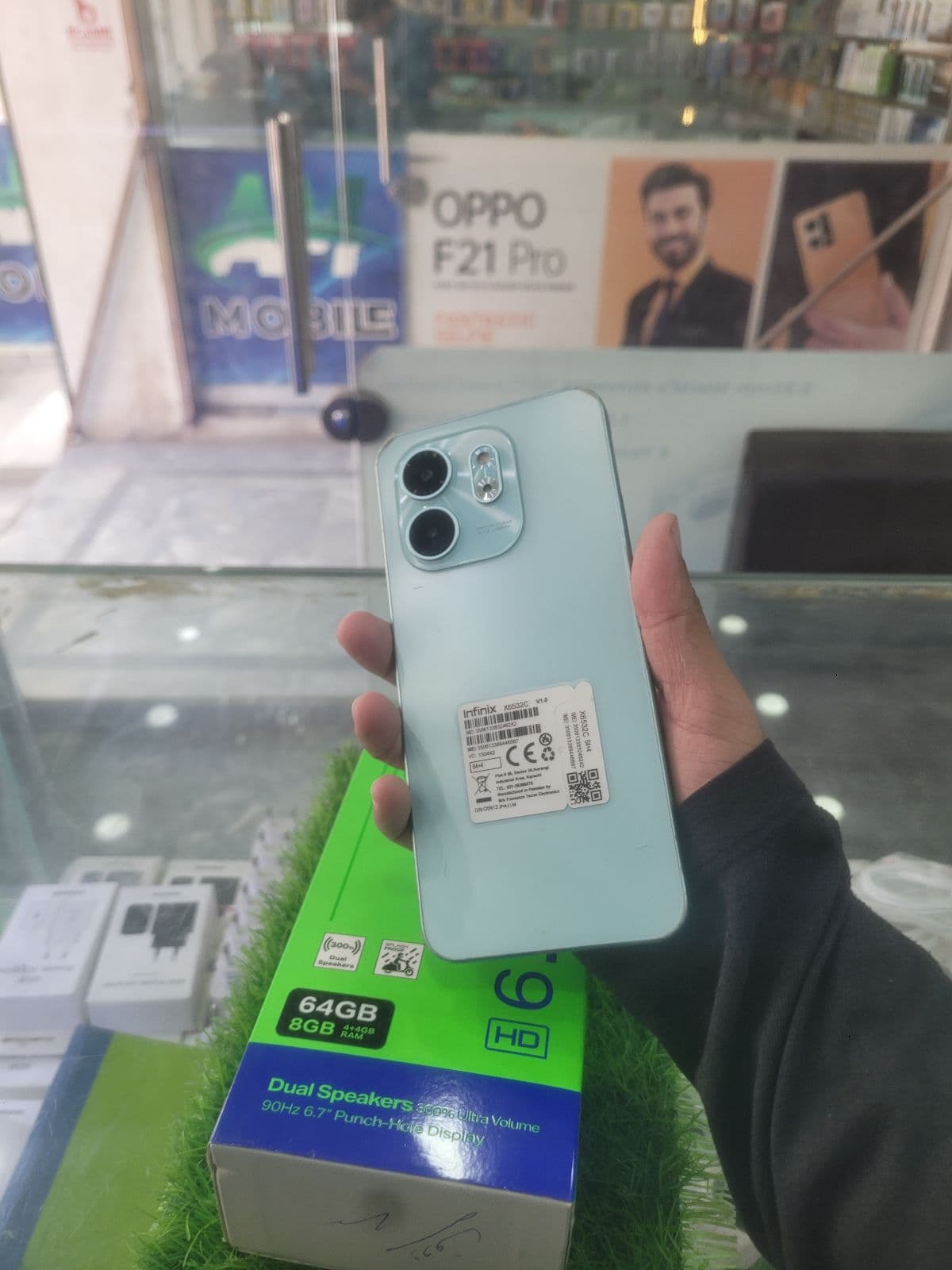 Infinix Smart 9 HD · 4GB / 64GB