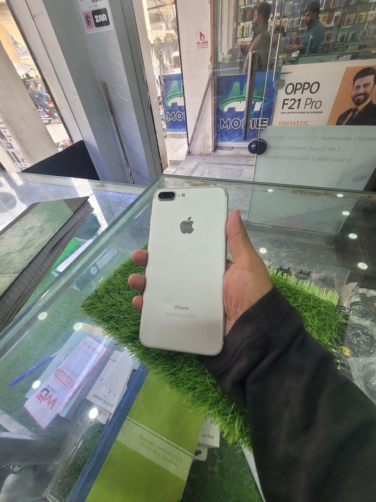 Apple iPhone 7 Plus 128GB in Silver — photo 5