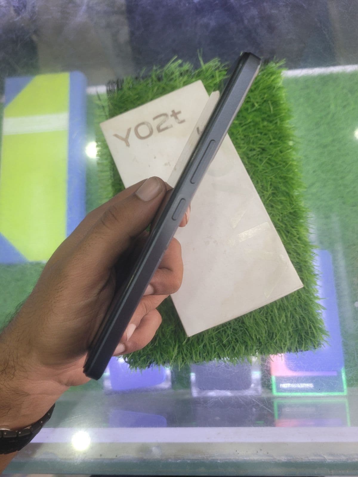 Vivo Y02t 4GB / 64GB in Brilliant Black — photo 3