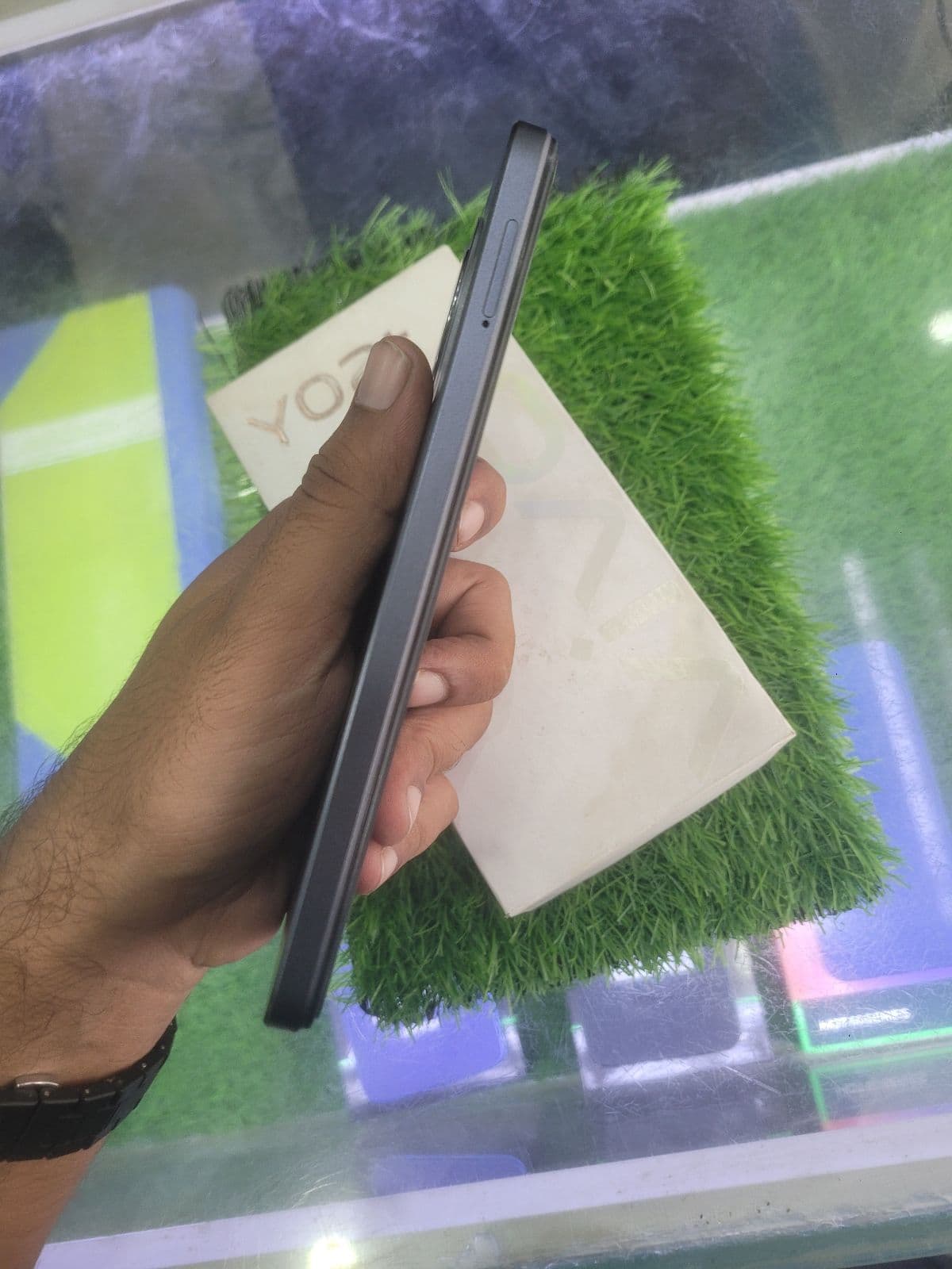 Vivo Y02t 4GB / 64GB in Brilliant Black — photo 4