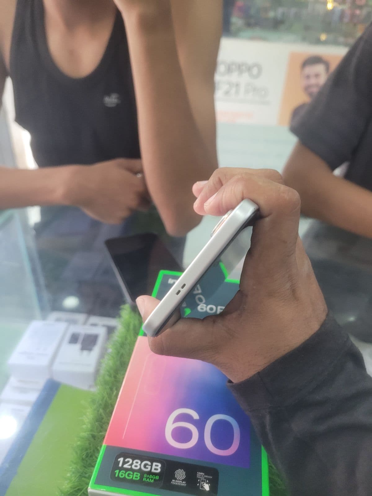 Infinix Hot 60 Pro 8GB / 128GB in Titanium Silver — photo 3