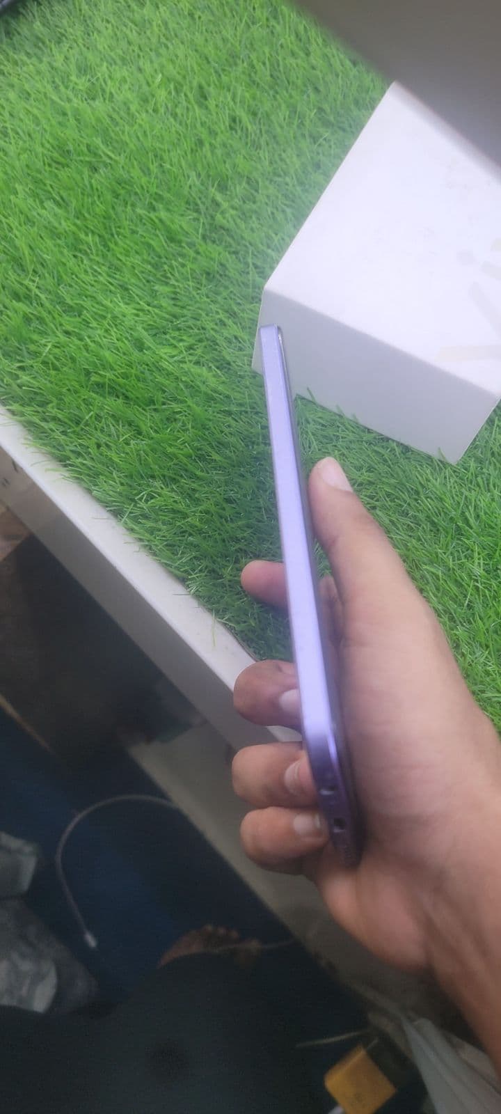 Vivo Y17s 6GB / 128GB in Glitter Purple — photo 3