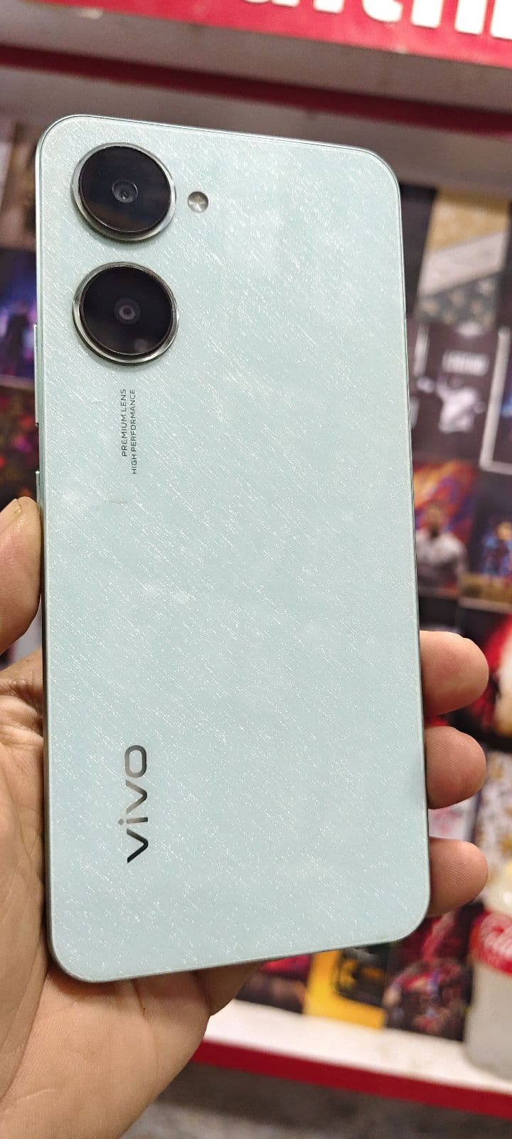 Vivo Y03 4GB / 64GB in Wave Green — photo 2
