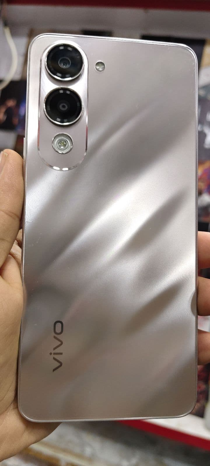 Vivo Y04 4GB / 64GB in Titanium Gold — photo 2