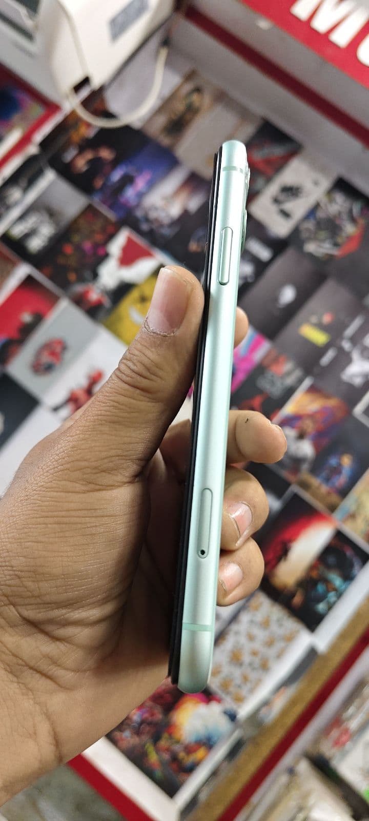 Apple iPhone 11 64GB in Green — photo 4