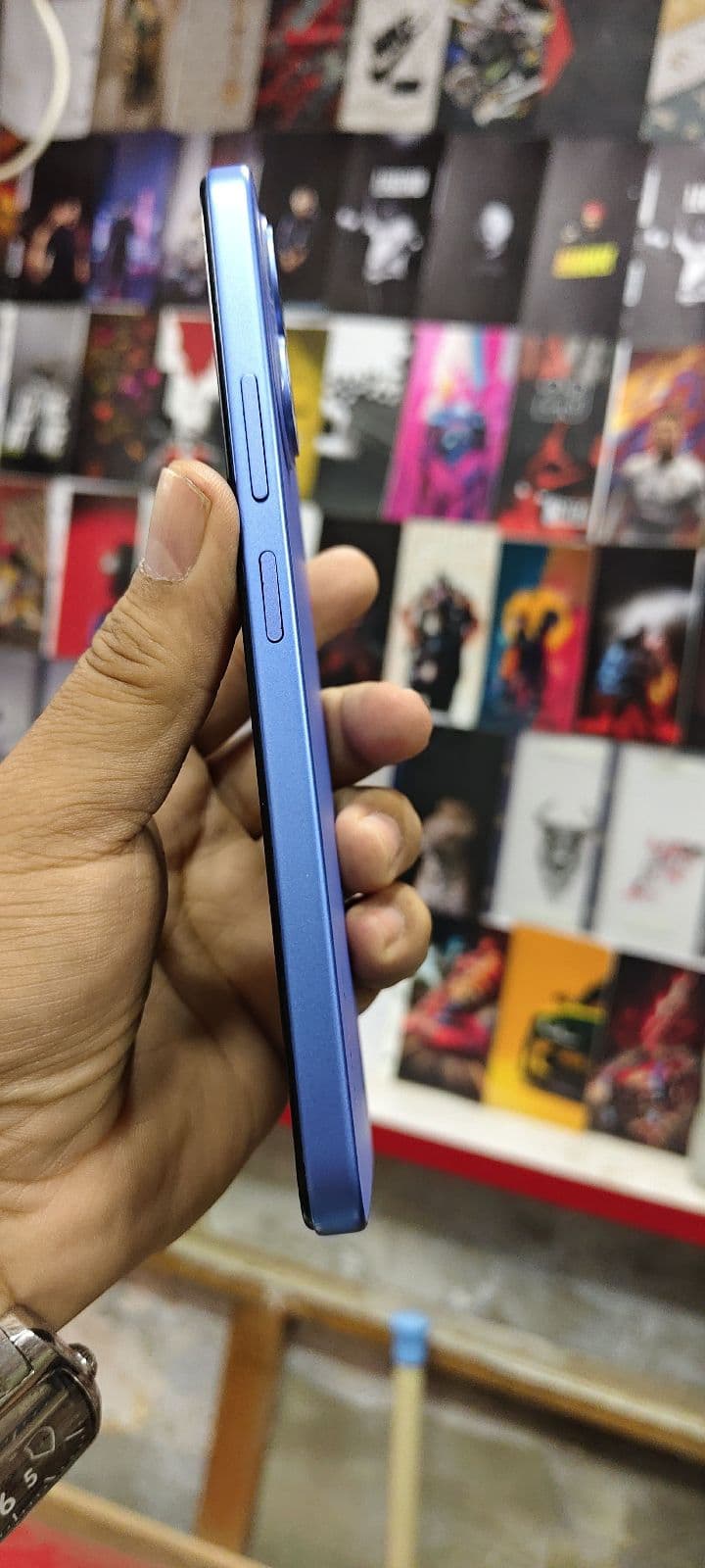 Infinix Smart 10 4GB / 64GB in Iris Blue — photo 3
