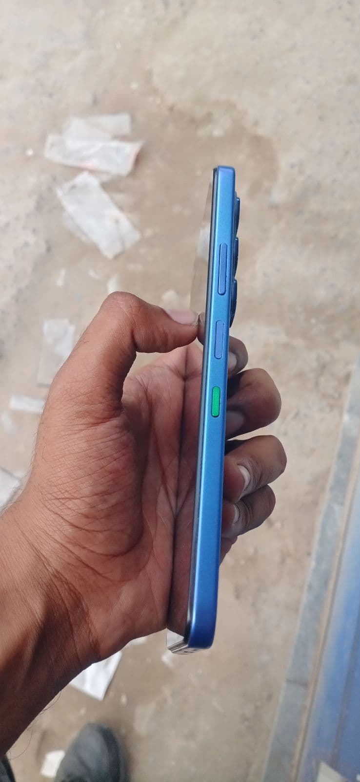 Infinix Hot 60i 6GB / 128GB in Shadow Blue — photo 4