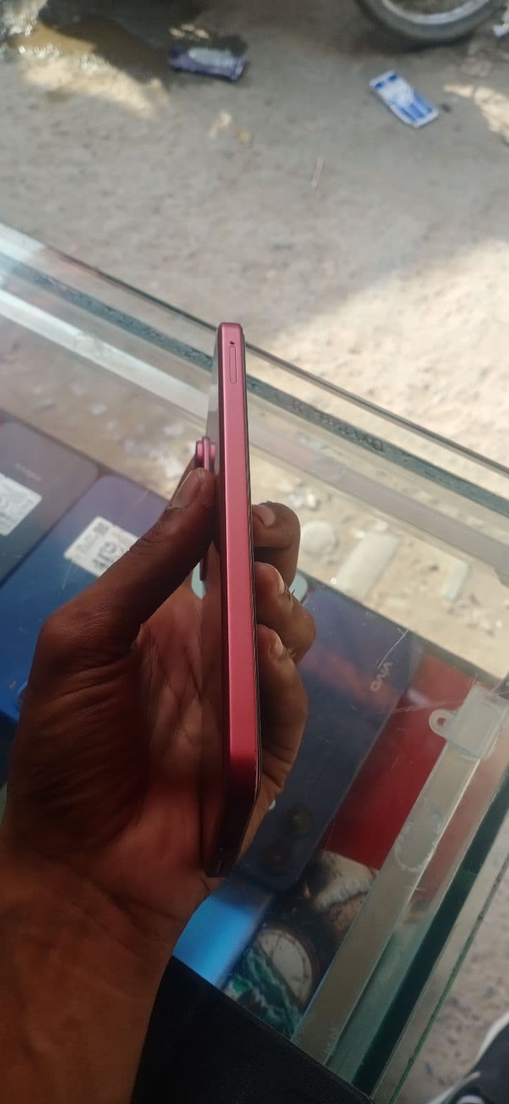 Vivo Y21d 8GB / 128GB in Coral Red — photo 4
