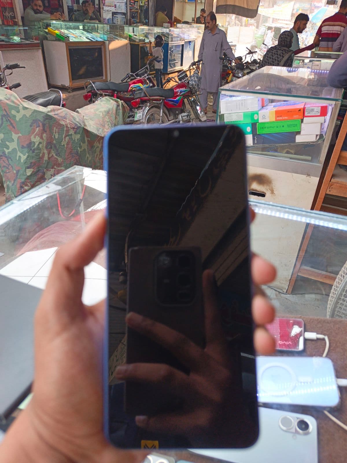 Infinix Hot 60i 6GB / 128GB in Shadow Blue — photo 2