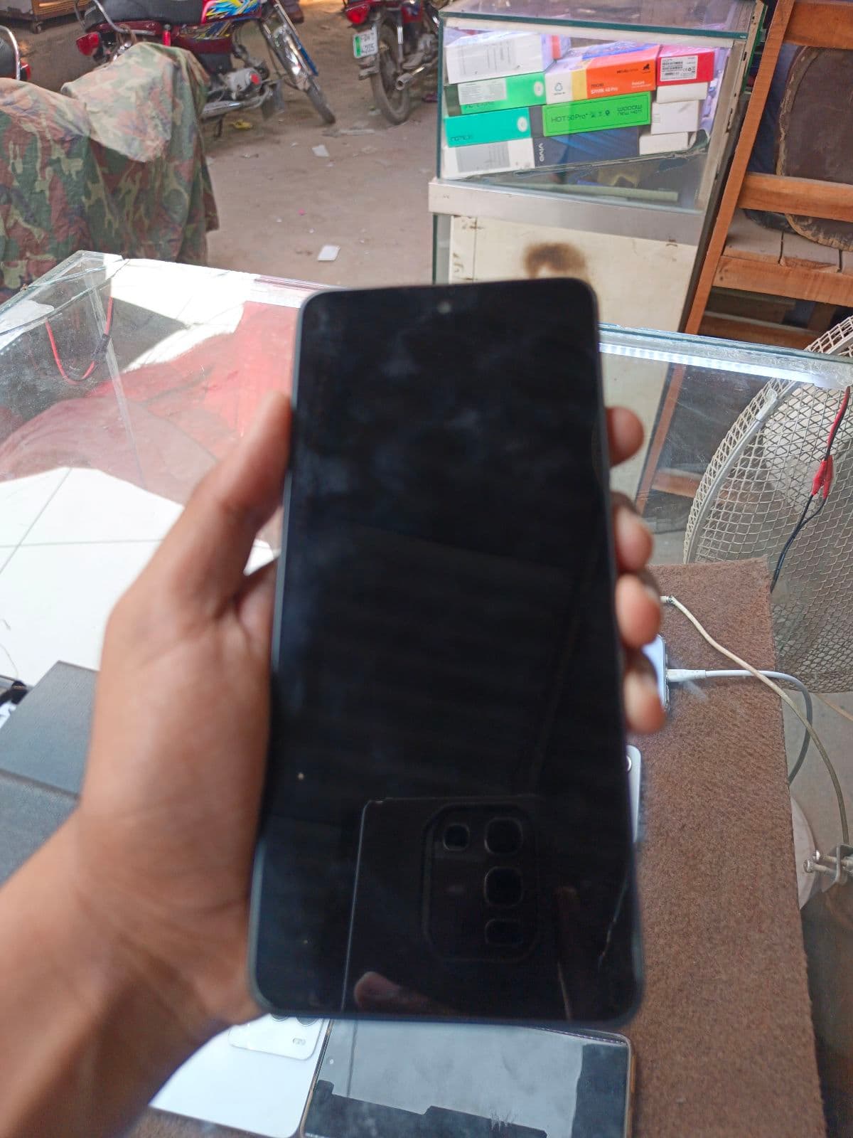 Oppo A3 6GB / 128GB in Sparkle Black — photo 2