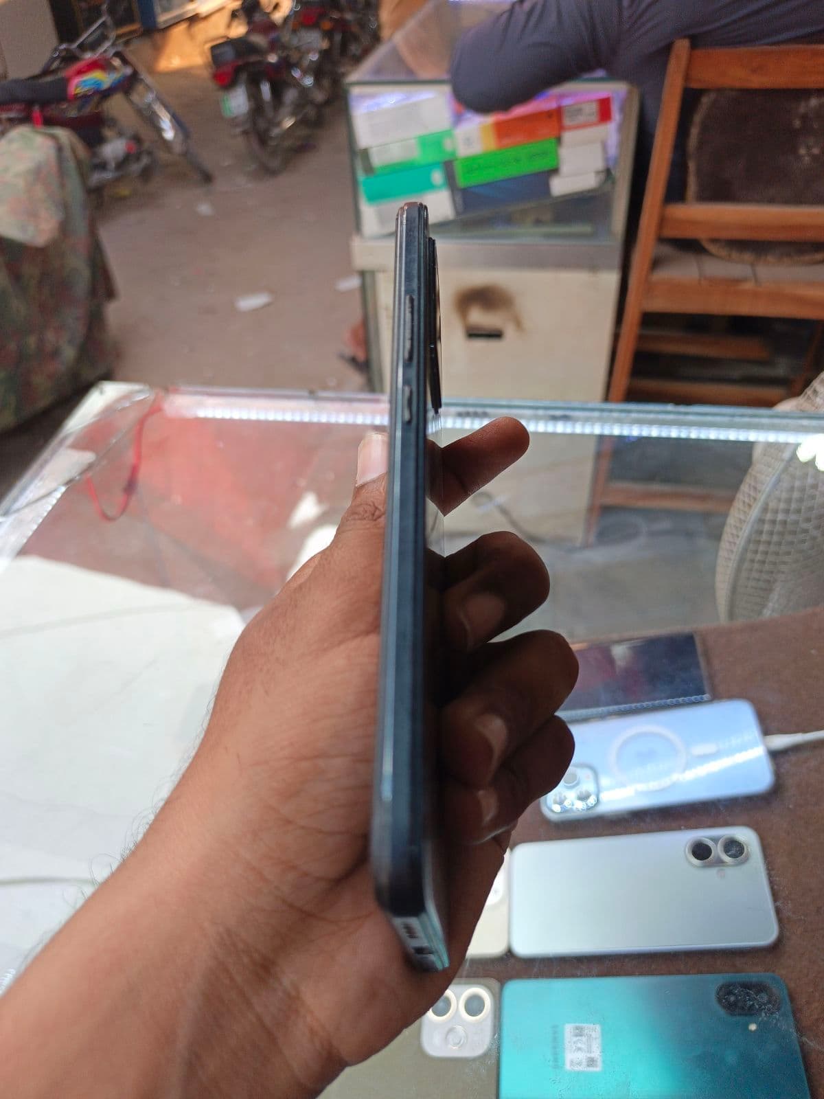 Vivo V23e 8GB / 128GB in Moonlight Shadow — photo 4