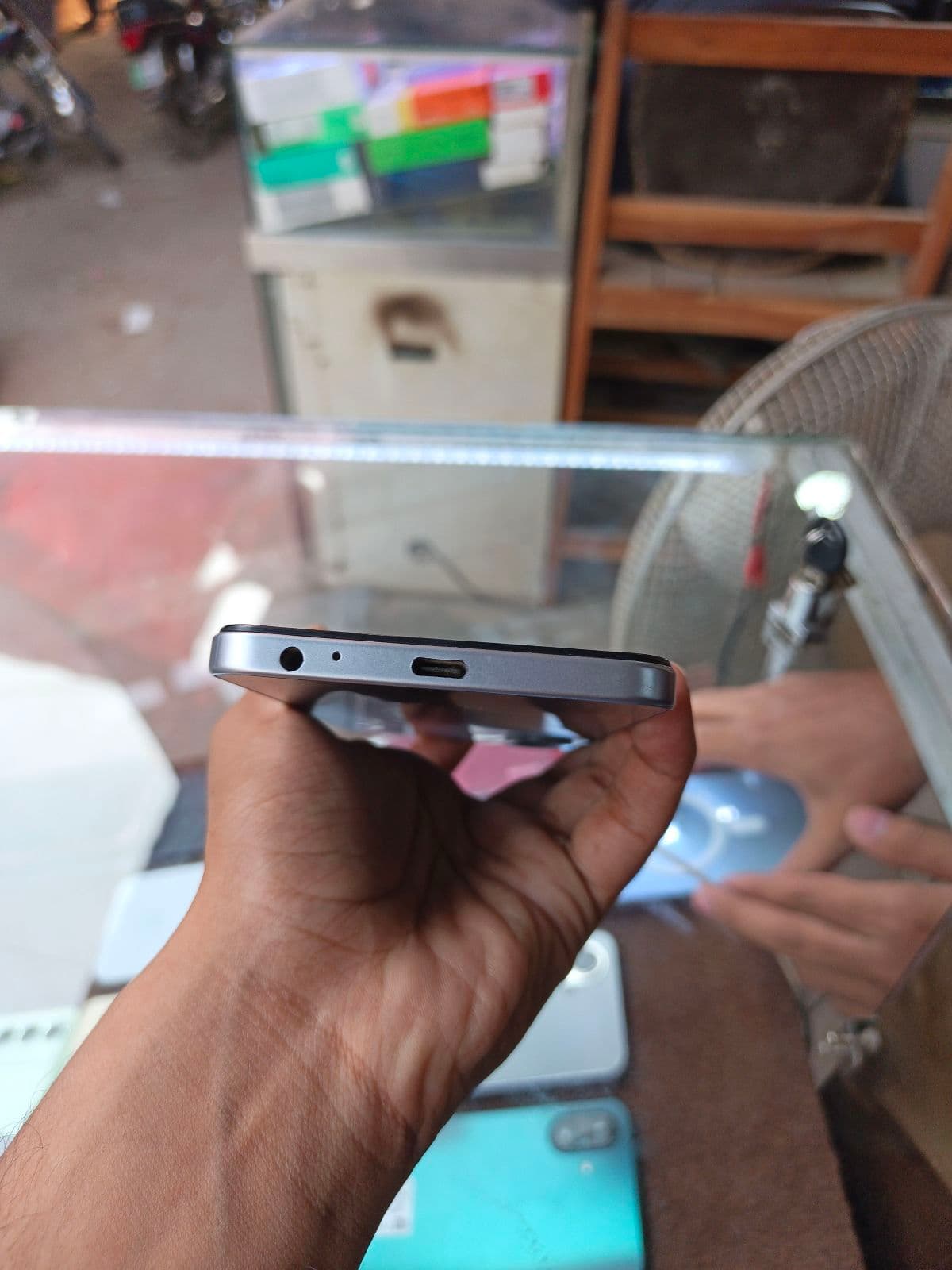 Tecno Spark Go 3 4GB / 128GB in Titanium Grey — photo 3