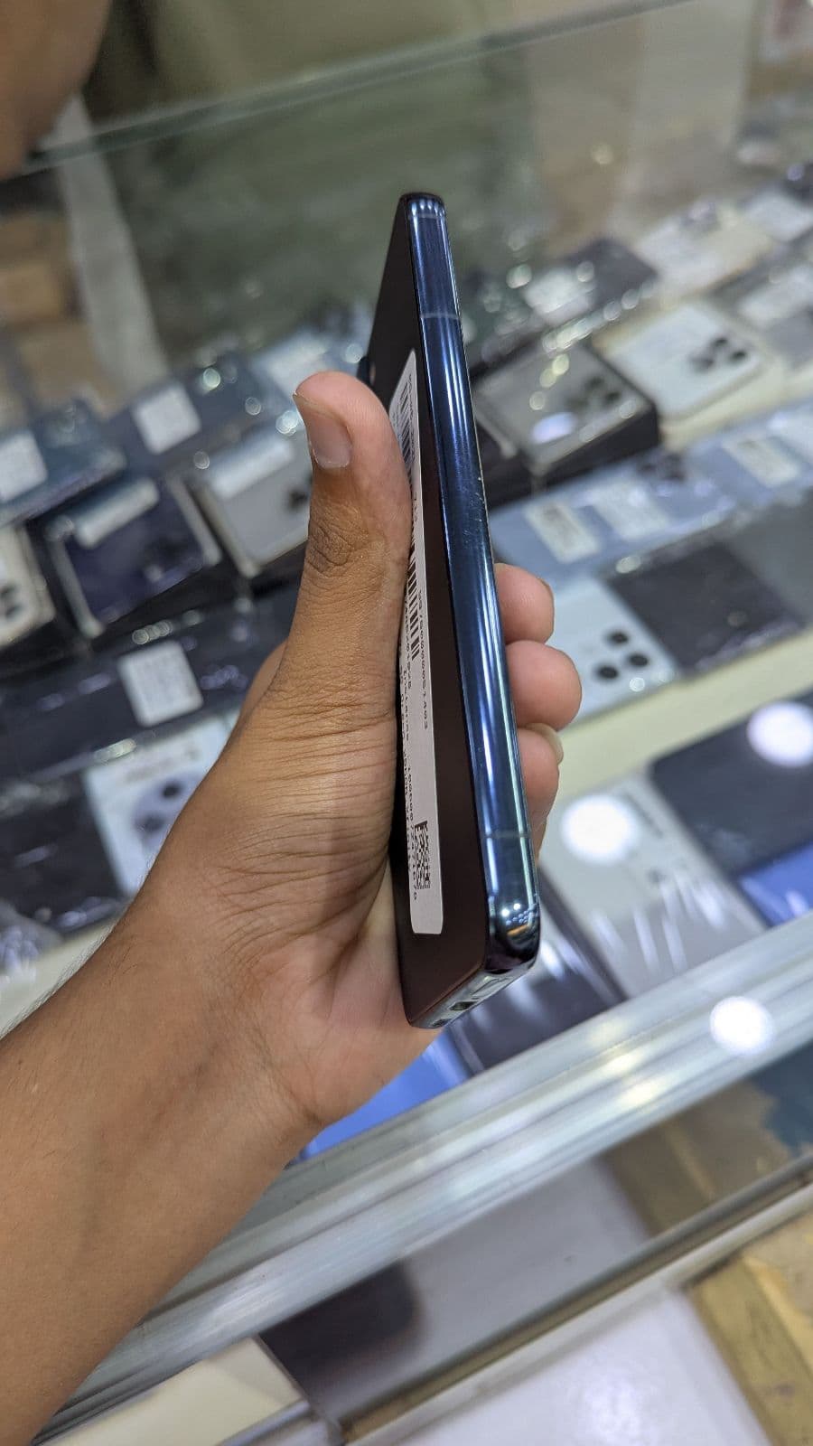 Samsung Galaxy S22 8GB / 256GB in Phantom Black — photo 2