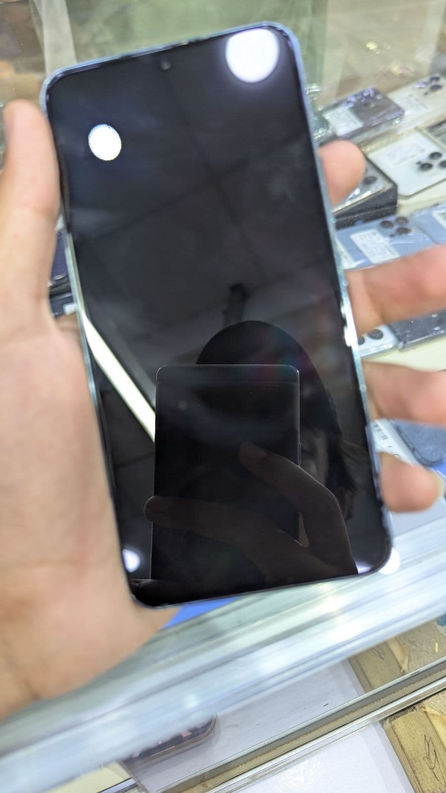 Samsung Galaxy S22 8GB / 256GB in Phantom Black — photo 5