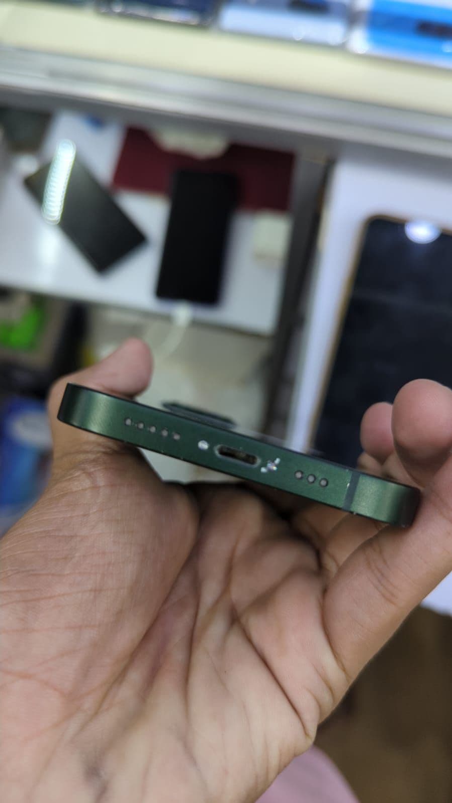Apple iPhone 13 128GB in Green — photo 3