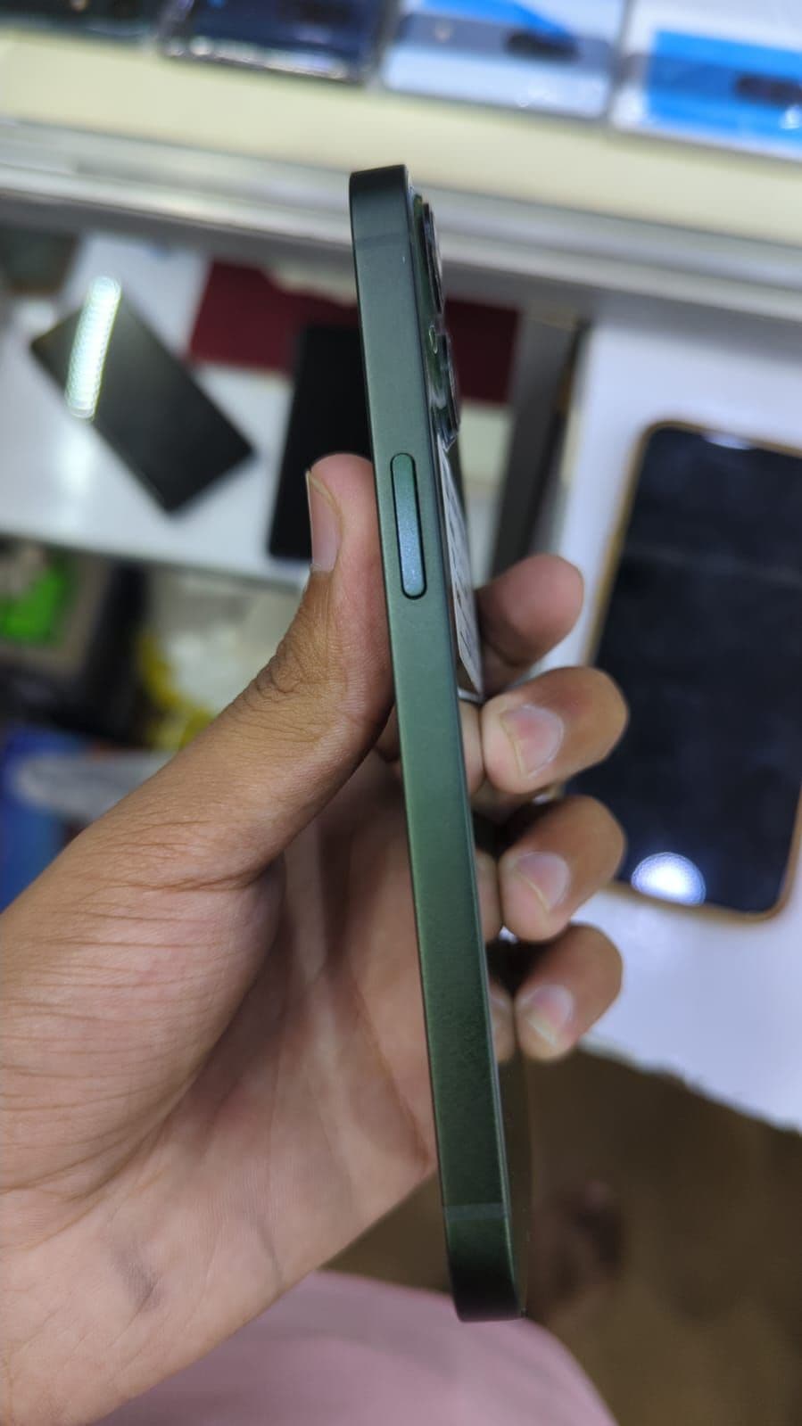 Apple iPhone 13 128GB in Green — photo 4