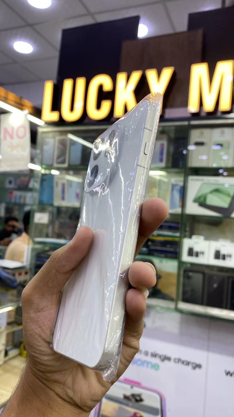 Oppo Find X9 Pro 16GB / 512GB in Silk White — photo 2