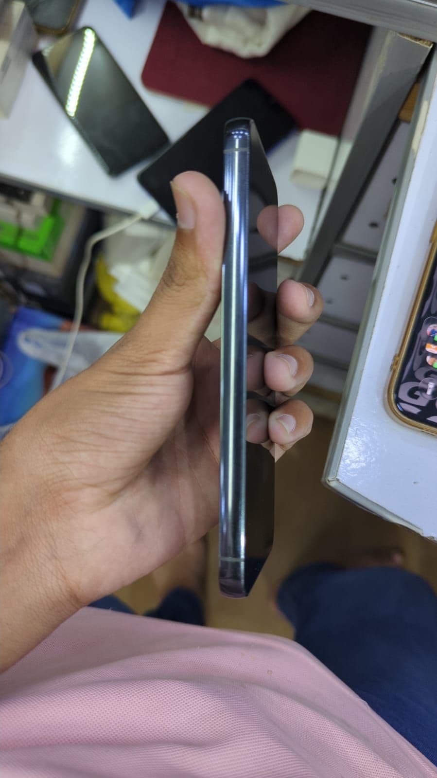 Samsung Galaxy S23 8GB / 256GB in Phantom Black — photo 4