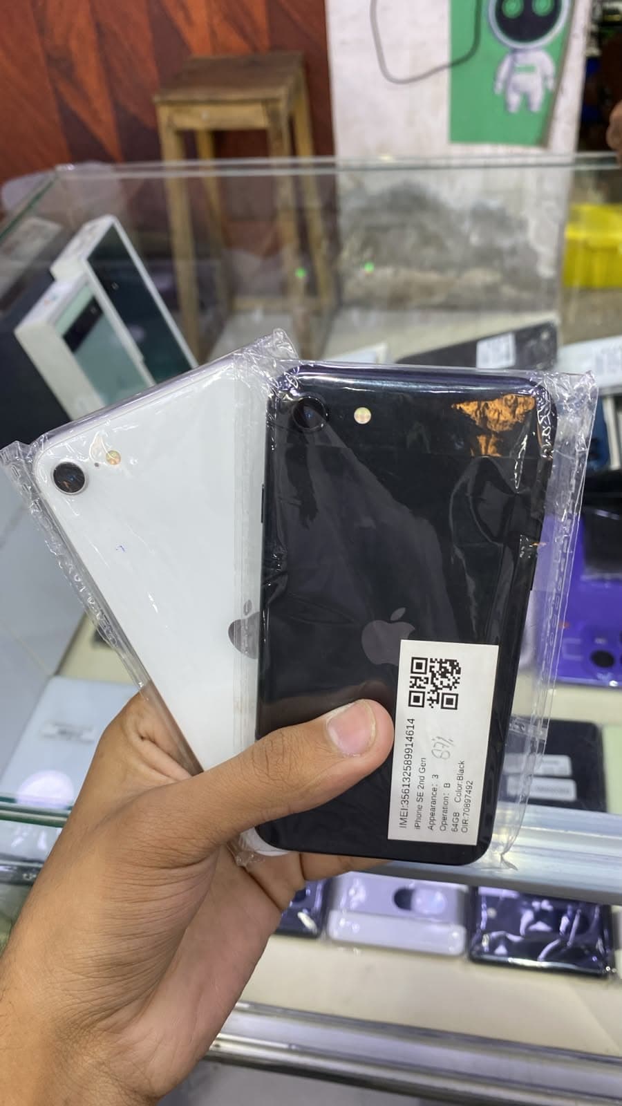 iPhone SE (2020) · 64GB