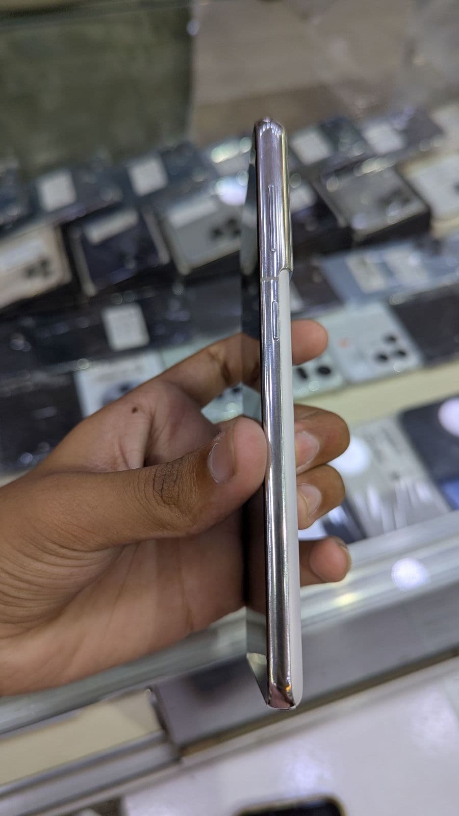 Samsung Galaxy S21 8GB / 128GB in Phantom White — photo 2