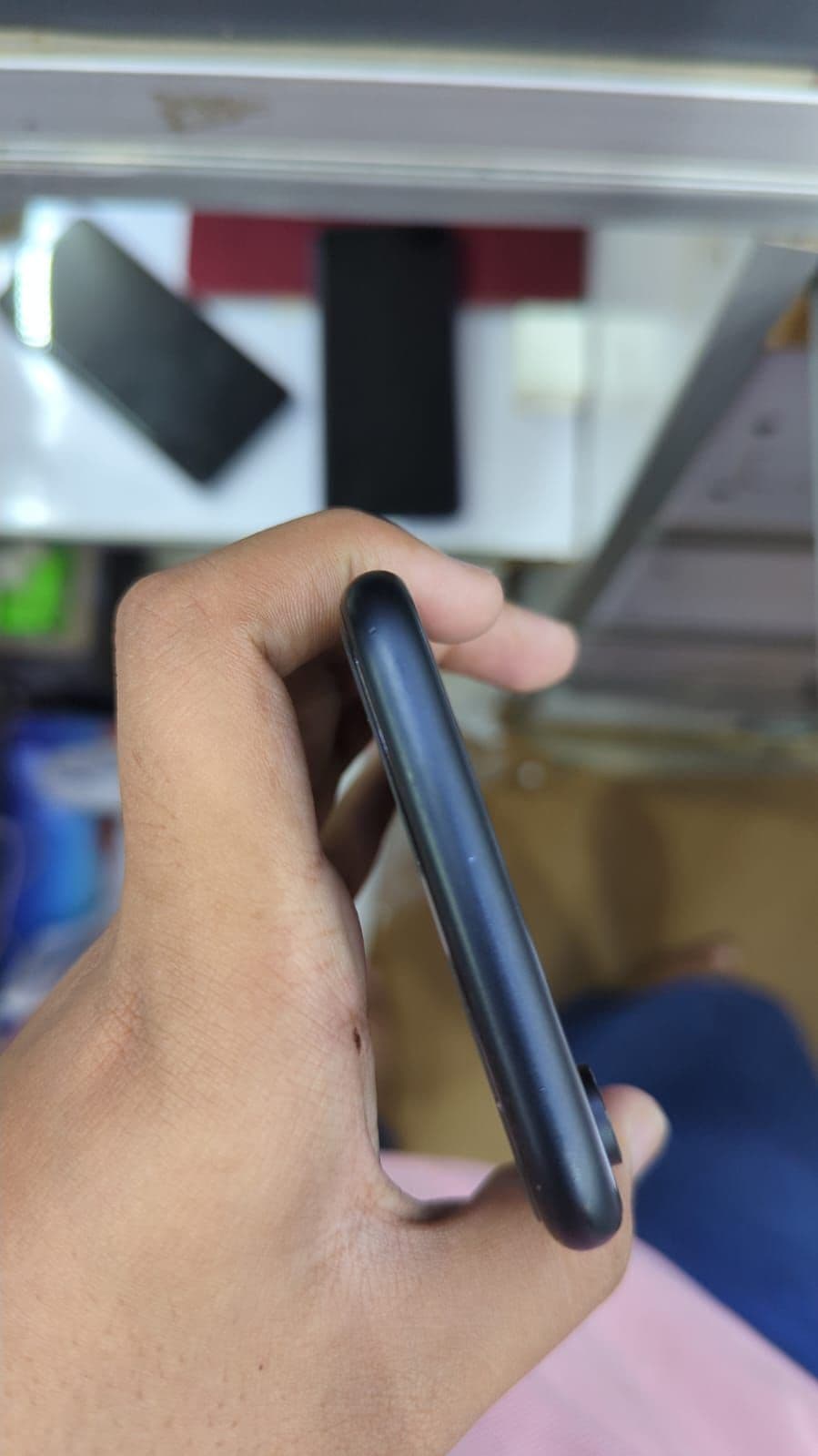 Apple iPhone XR 256GB in Black — photo 5