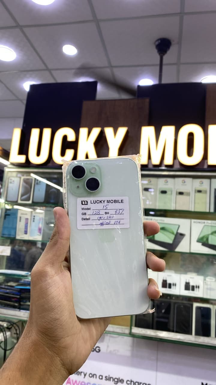 Apple iPhone 15 128GB in Pink — photo 3