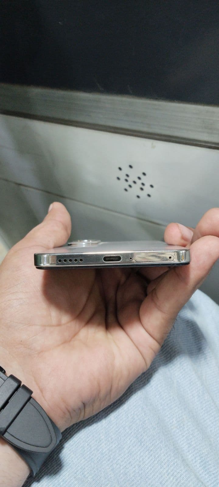 Vivo Y200 8GB / 256GB in Titanium Silver — photo 3