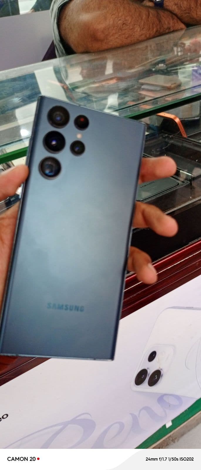 Samsung Galaxy S22 Ultra 12GB / 256GB in Green — photo 3