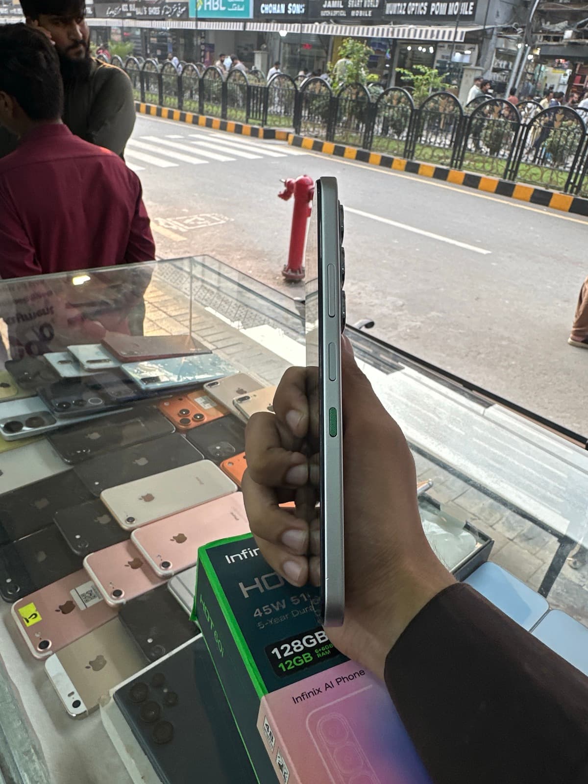 Infinix Hot 60i 6GB / 128GB in Titanium Silver — photo 2