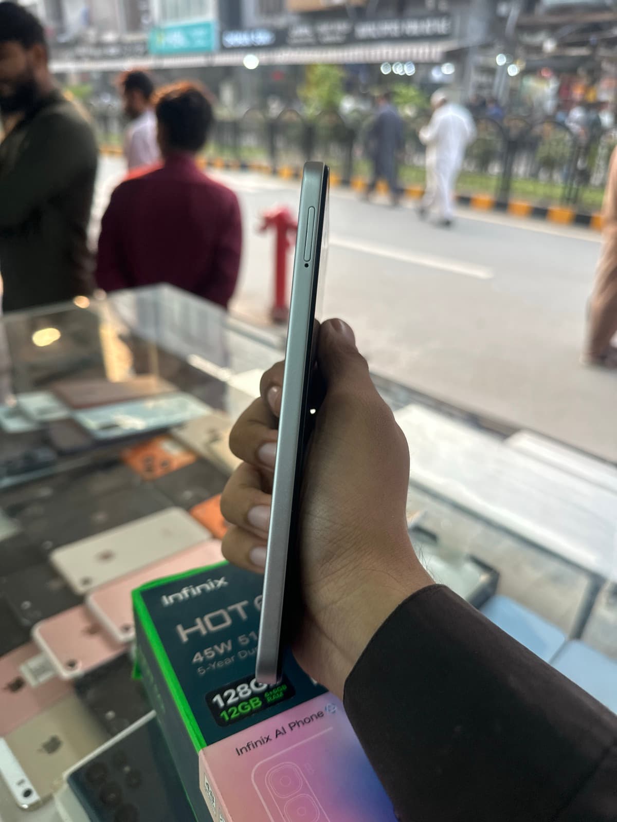 Infinix Hot 60i 6GB / 128GB in Titanium Silver — photo 3