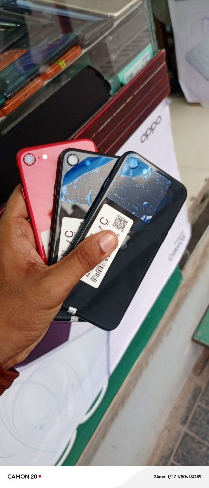 iPhone SE (2022) · 64GB