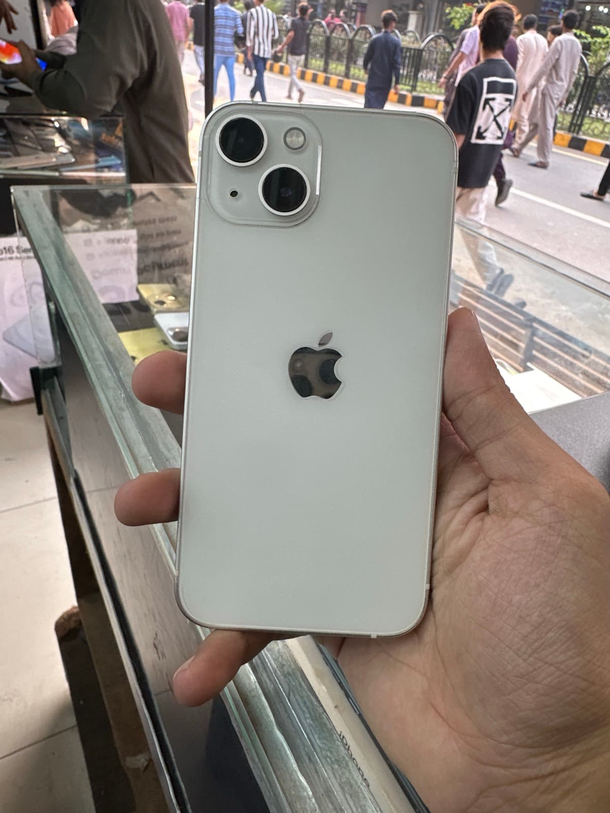 iPhone 13 · 128GB