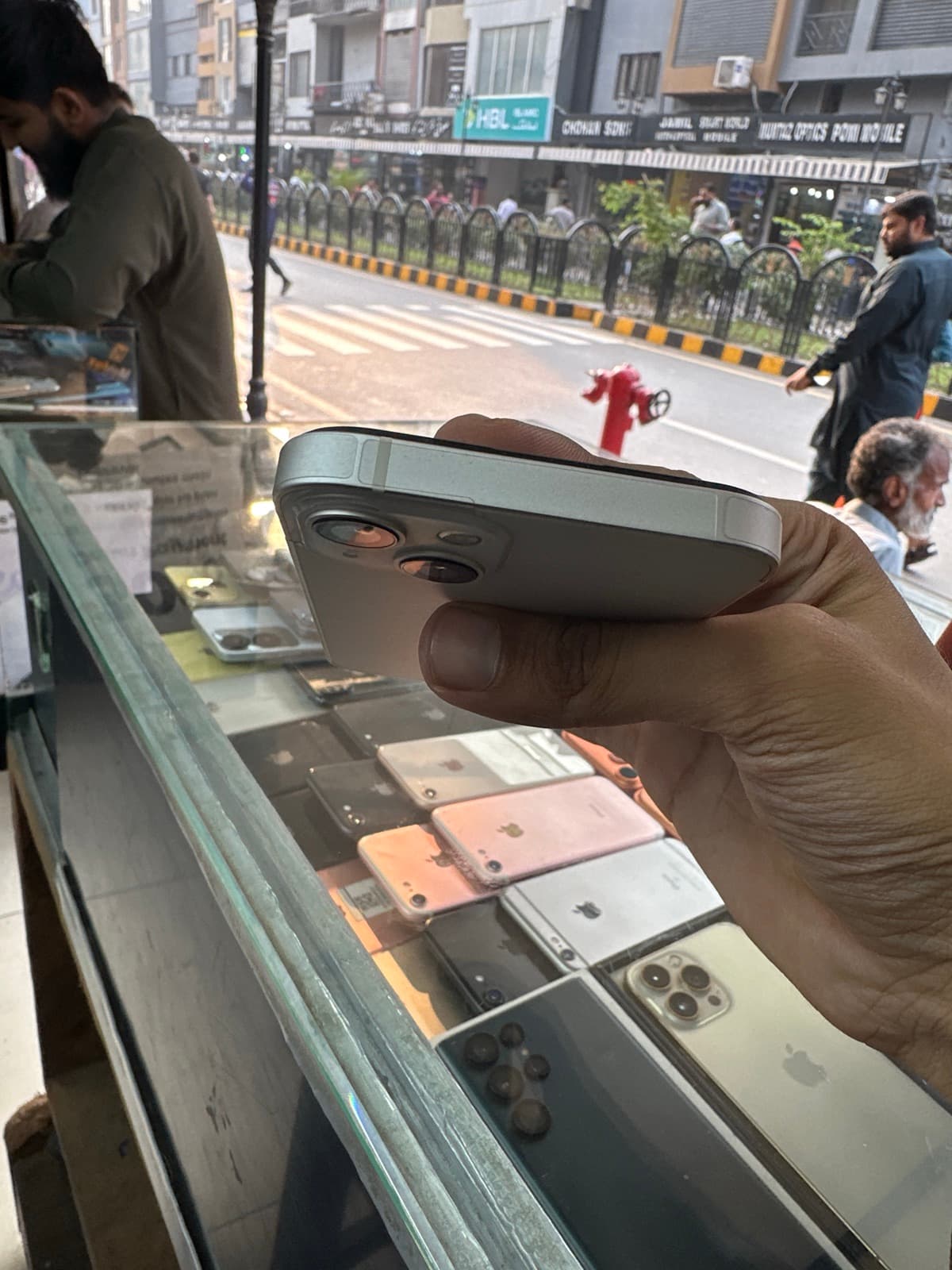 Apple iPhone 13 128GB in Starlight — photo 3