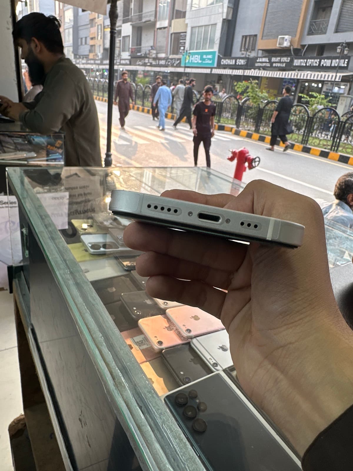 Apple iPhone 13 128GB in Starlight — photo 4