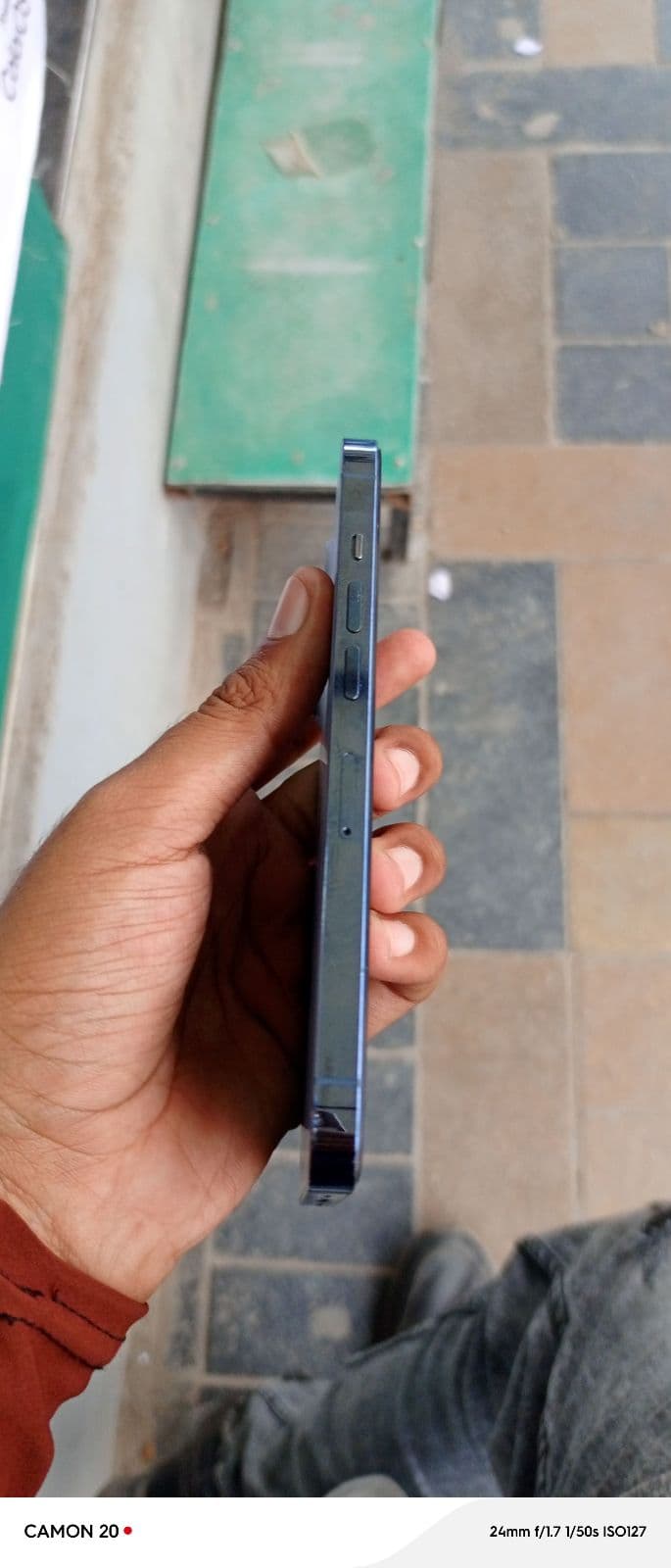 Apple iPhone 13 Pro 256GB in Sierra Blue — photo 3
