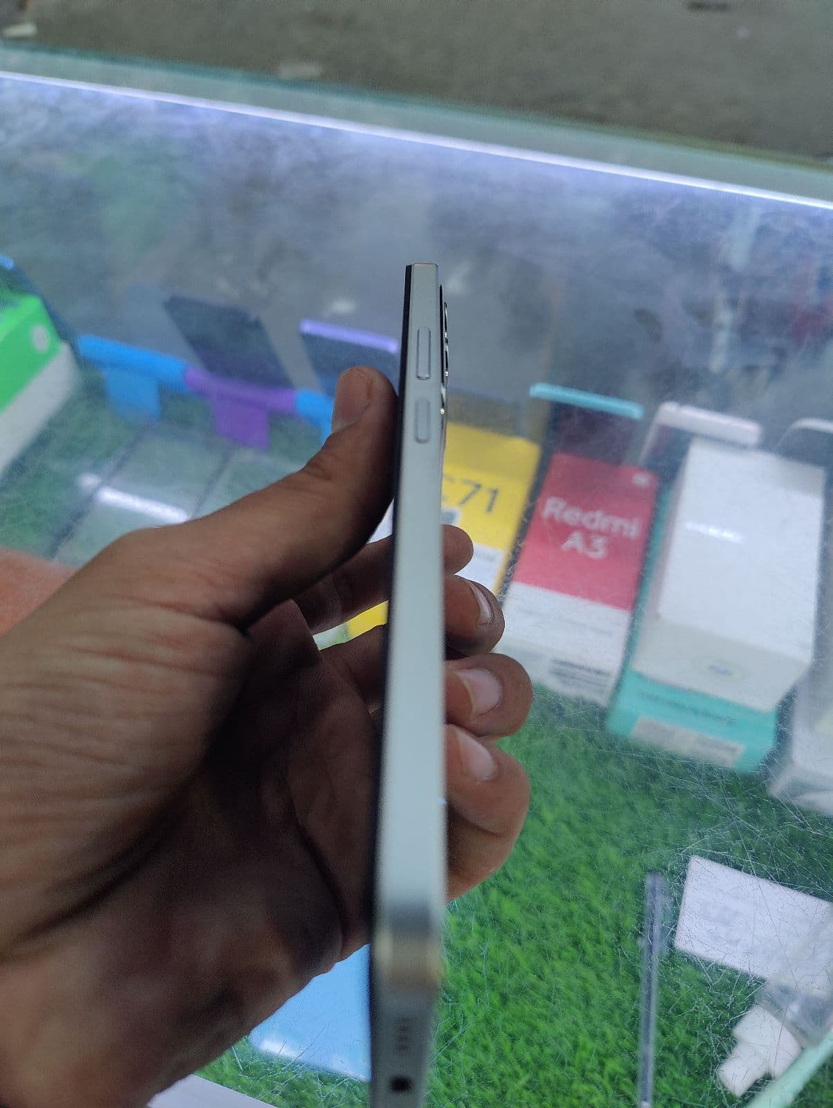 Realme C71 8GB / 128GB in White Swan — photo 2