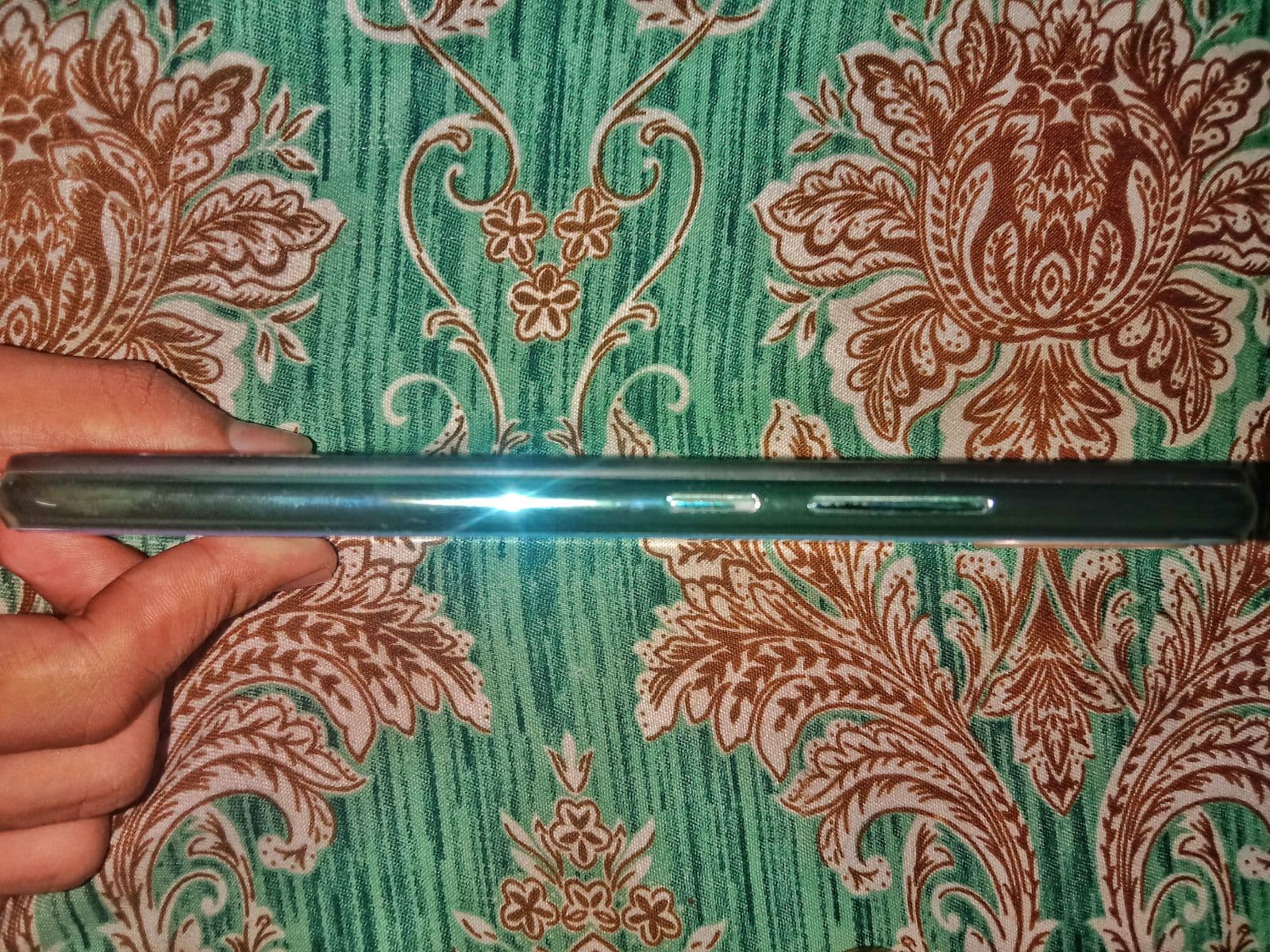 Vivo Y17s 6GB / 128GB in Glitter Purple — photo 3