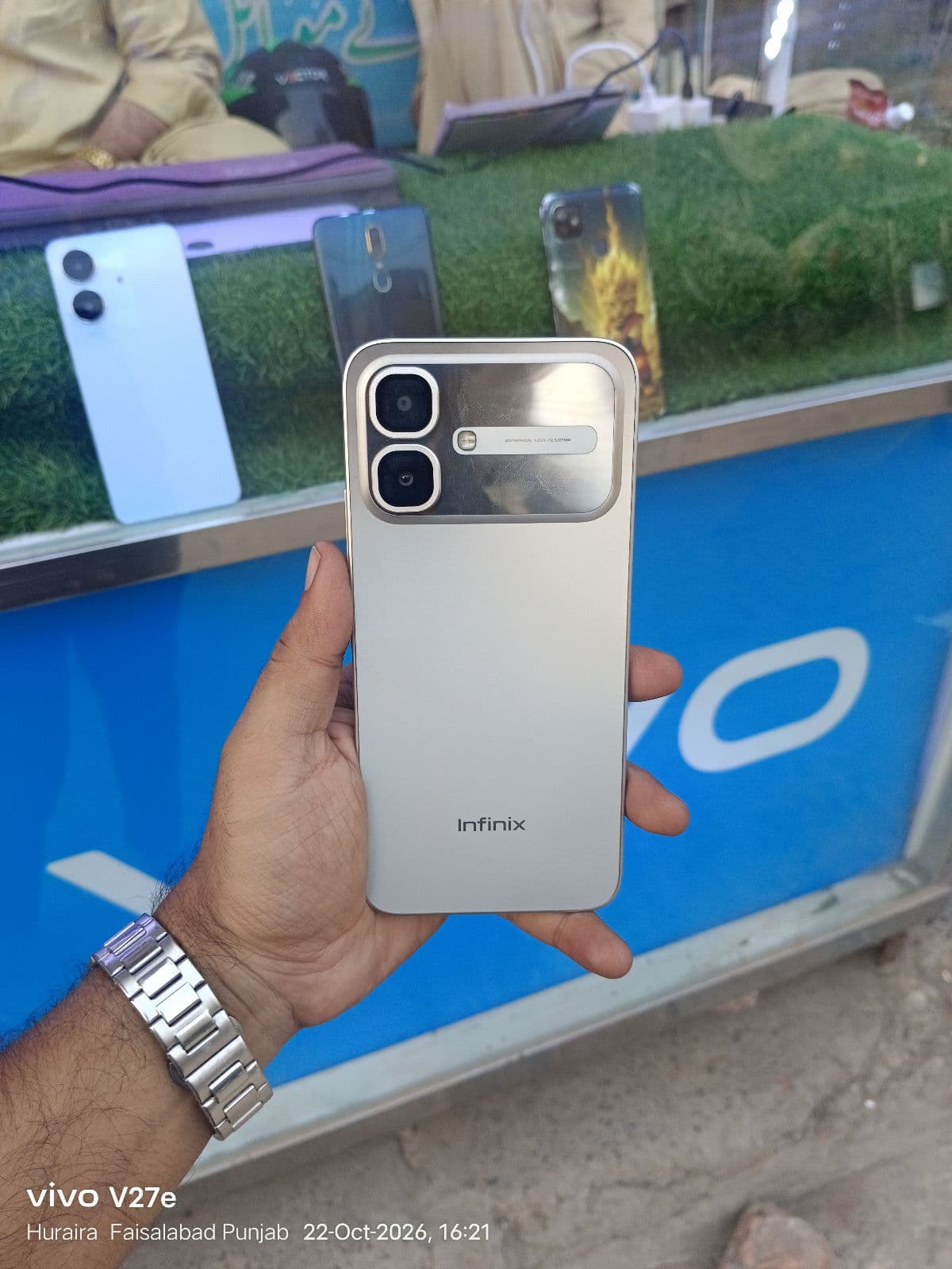 Infinix Smart 20 · 4GB / 64GB