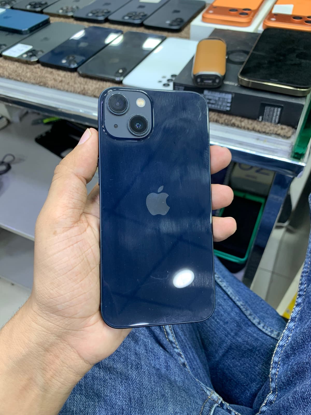 Apple iPhone 13 128GB in Midnight — photo 1