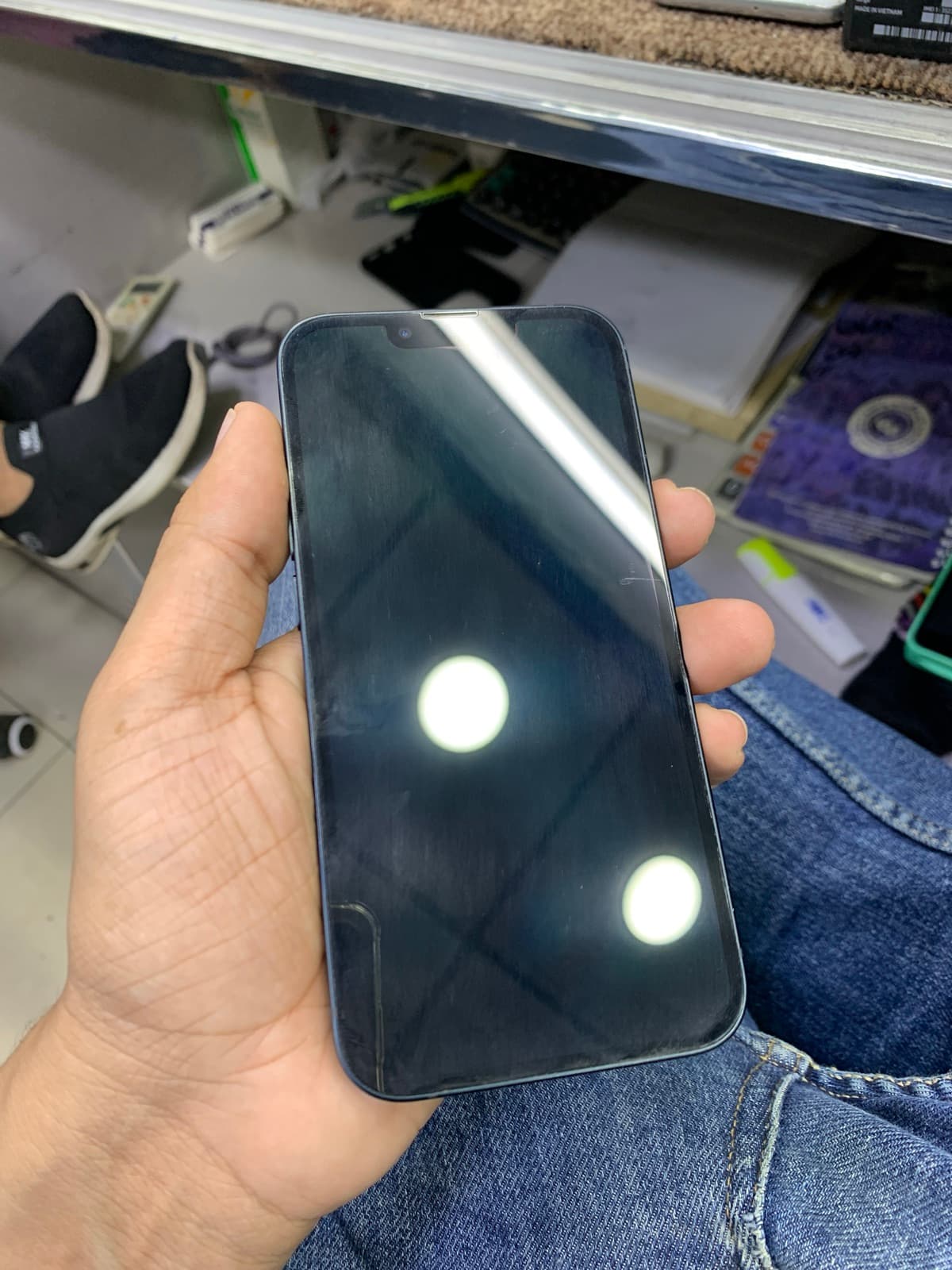 Apple iPhone 13 128GB in Midnight — photo 4