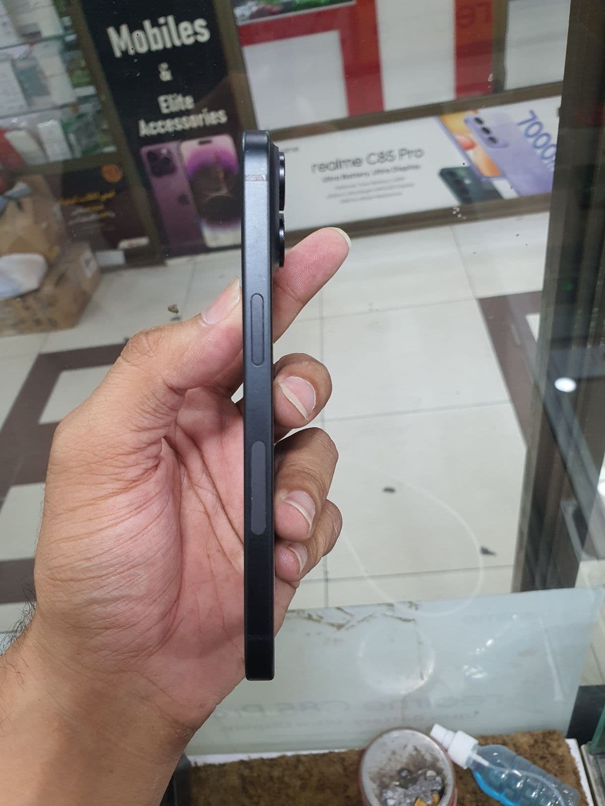 Apple iPhone 15 128GB in Black — photo 3