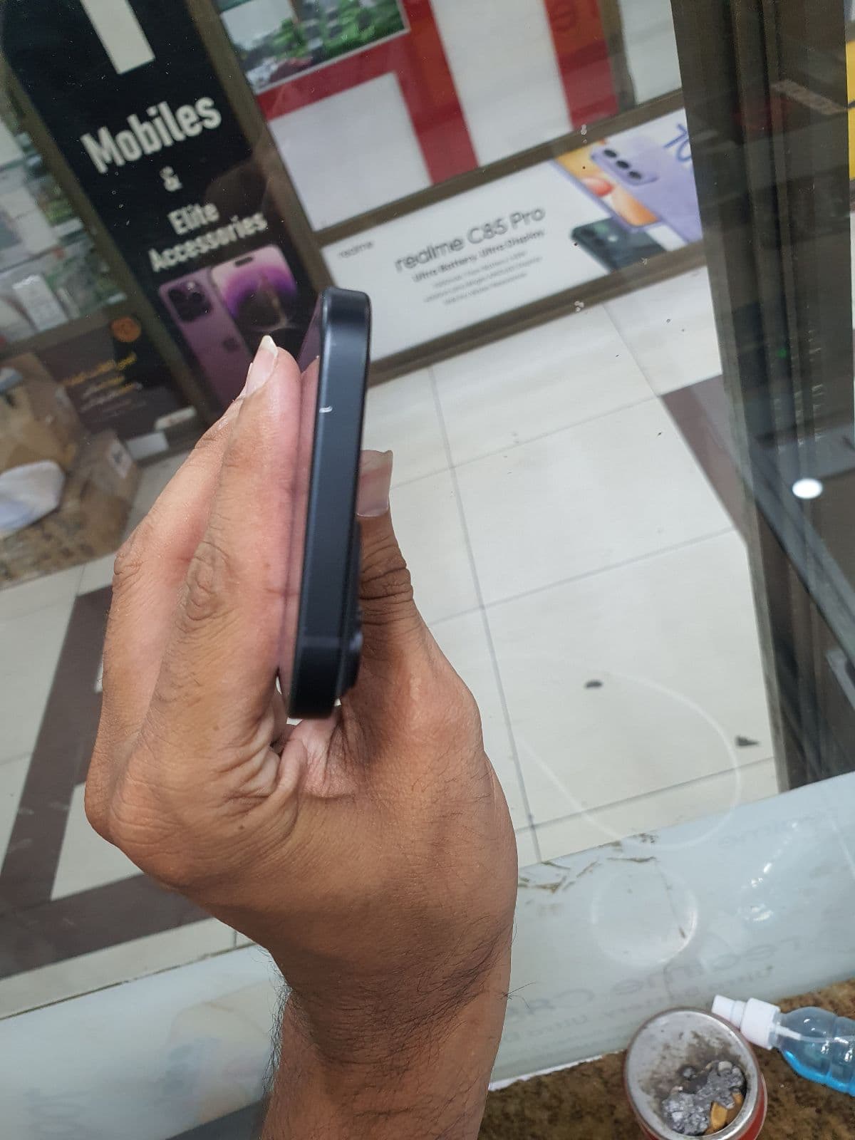 Apple iPhone 15 128GB in Black — photo 4